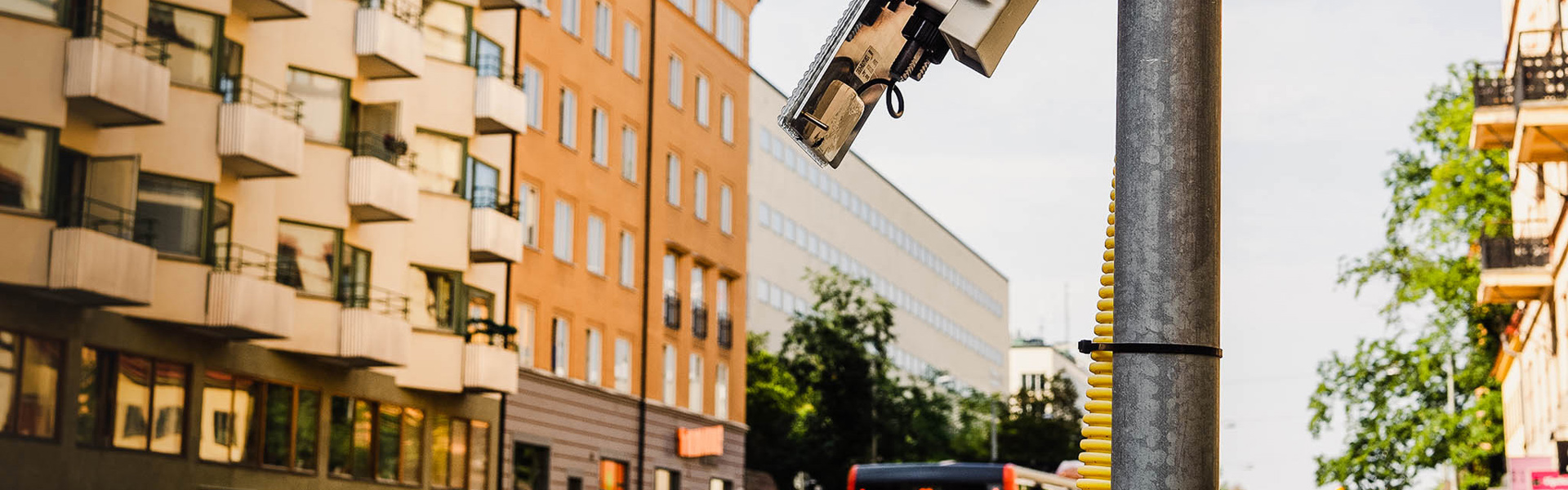 Sensor mäter trafik på gata i Hornstull.