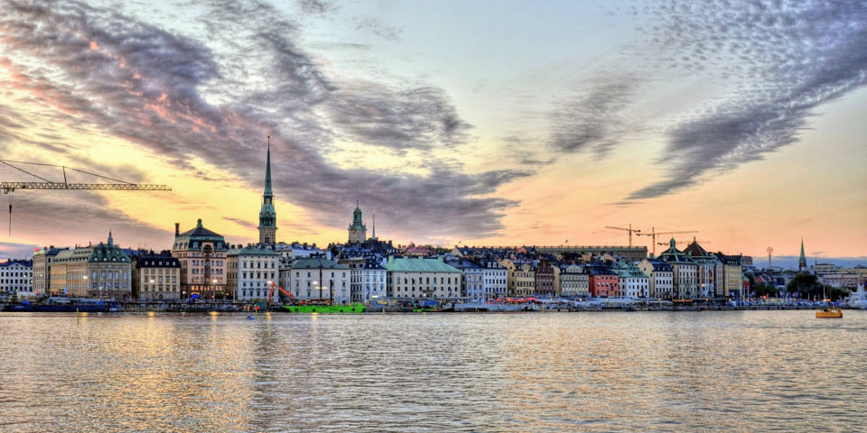 Vy över Stockholm vid vattnet.