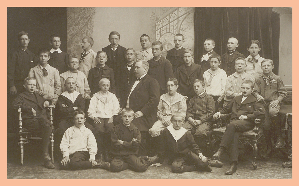 Klassfoto i skola tidigt 1900-tal. Foto.