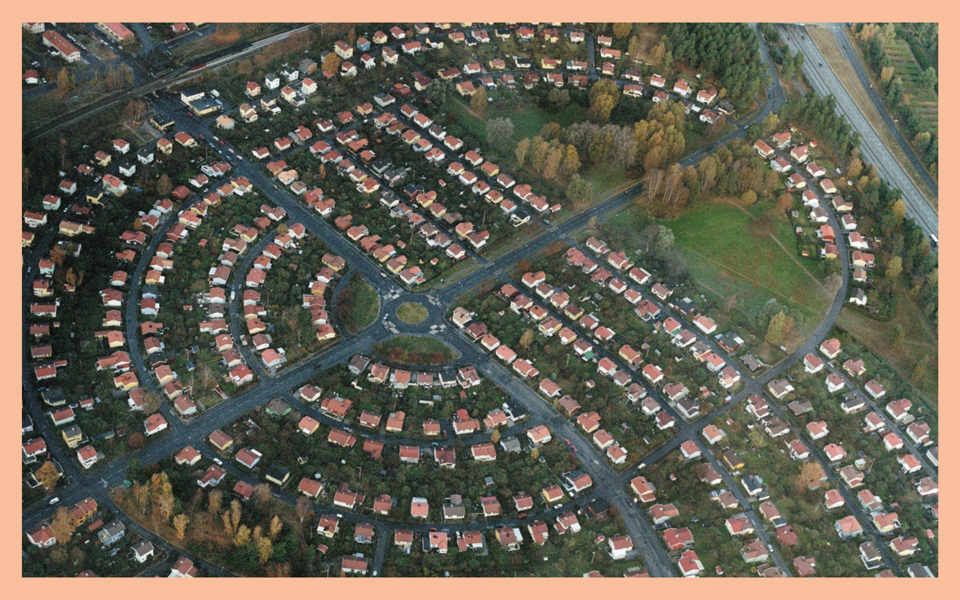 Flygfoto över villaområde.