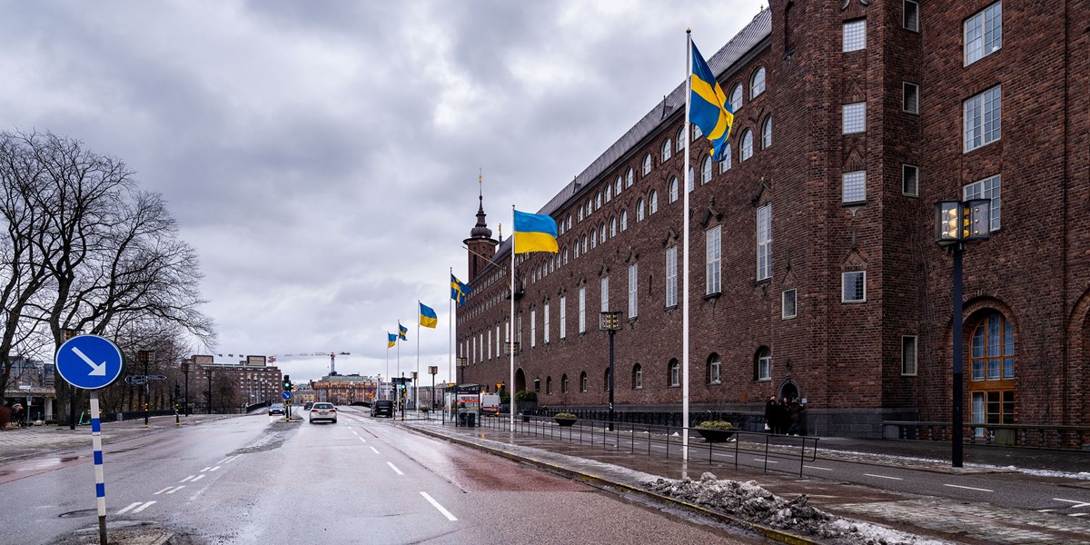 Vent et øjeblik regulere Erfaren person Ukrainska flaggor vid Stadshuset - Stockholms stad